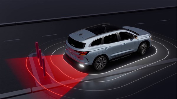 freinage actif d'urgence en marche arrière - Espace full hybrid E-Tech - Renault